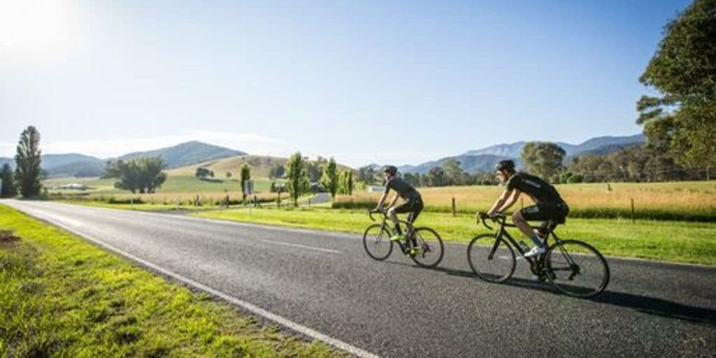 RoadCycling_Bright_Summer